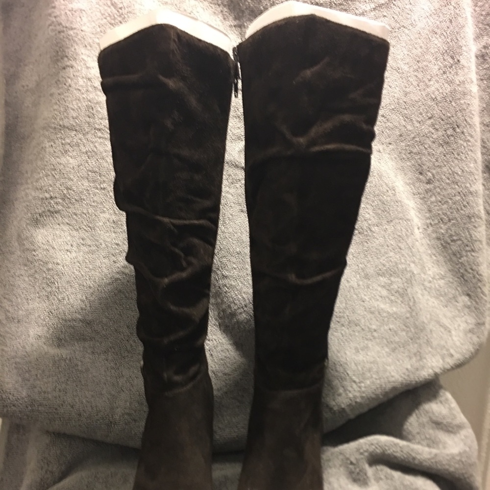 Boots - Picture 2 of 6
